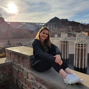 Meet your Posher, Daniela